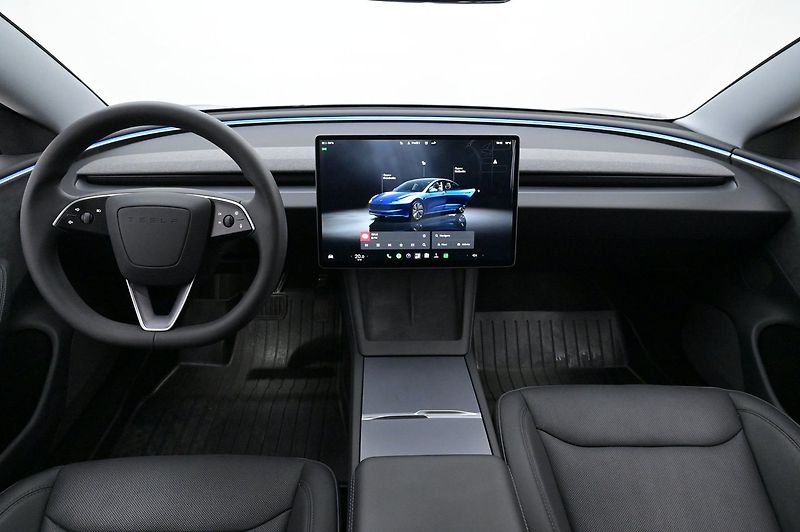 Tesla Model 3 Long Range AWD Highland - fotka 7 z 23