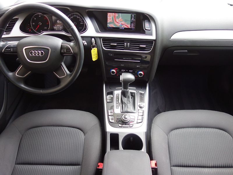 Audi A4 (2015) 2.0TDI 110kW 8A -NAVIGACE - fotka 11 z 35