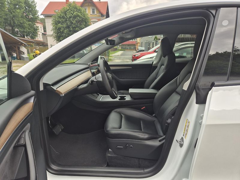 Tesla Model Y LONG RANGE DUAL MOTOR TZ 91 % - fotka 11 z 50