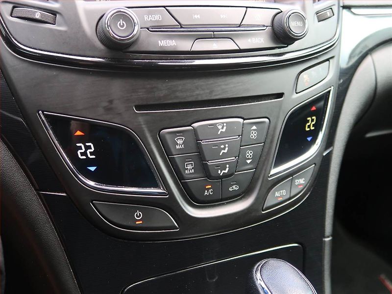 Opel Insignia (2015) 2.0 CDTI, 4X4, Automat, Navi - fotka 18 z 20