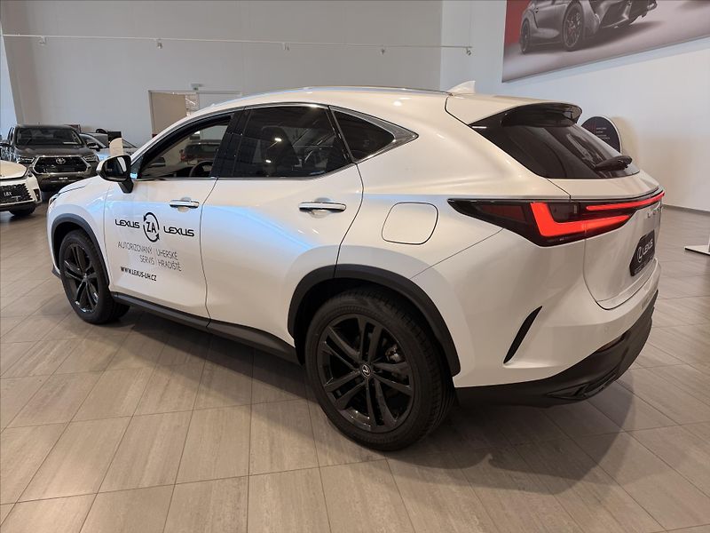 Lexus NX 350h 2,5 Executive Top  NX - fotka 2 z 12