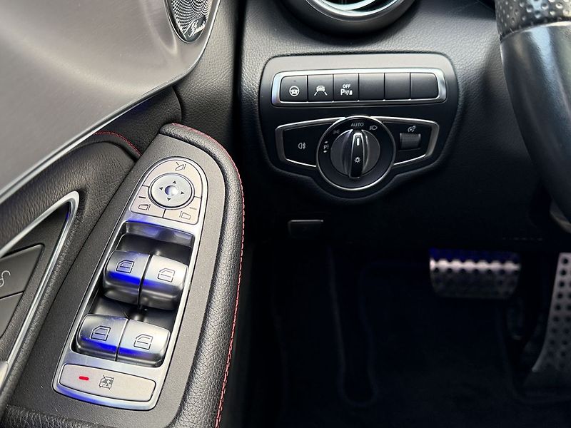 Mercedes-Benz Třídy C C 43 AMG - fotka 21 z 32