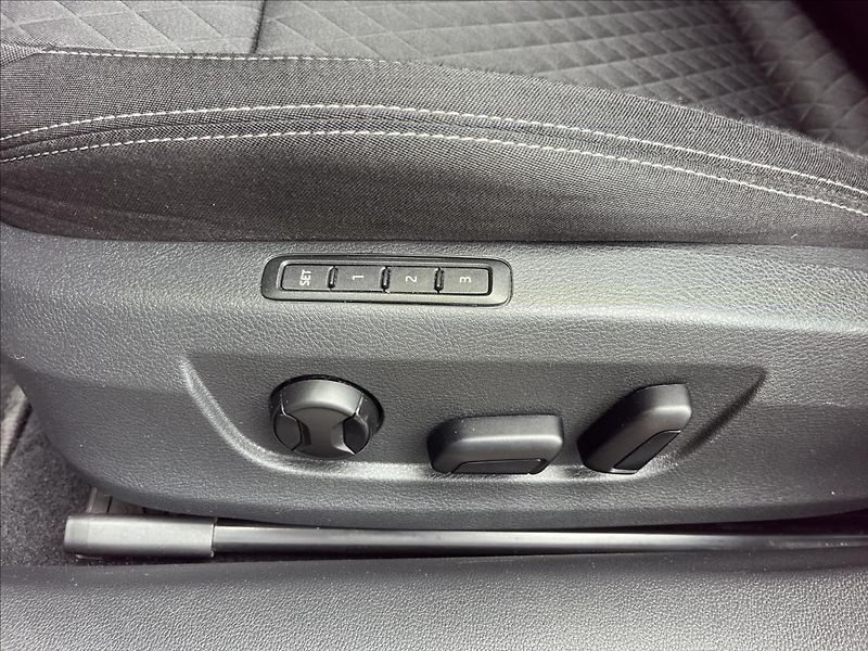 Škoda Superb 2,0 TDi DSG  NAVI BIXEN ACC AL - fotka 13 z 50