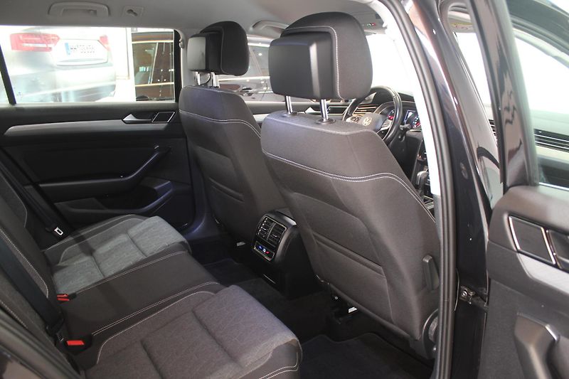 Volkswagen Passat (2023) 2.0TDI DSG Nez.Topení Model 24 - fotka 21 z 33