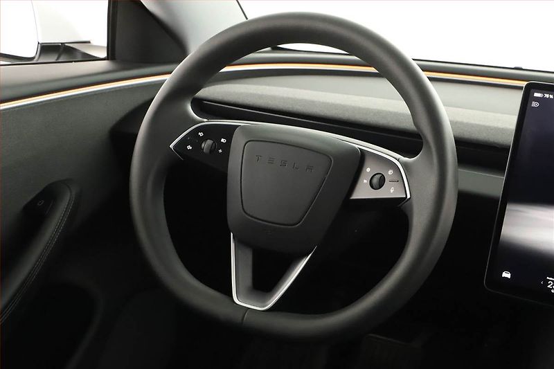 Tesla Model 3 (2024) Standard Range LFP, SoH 96% - fotka 20 z 26