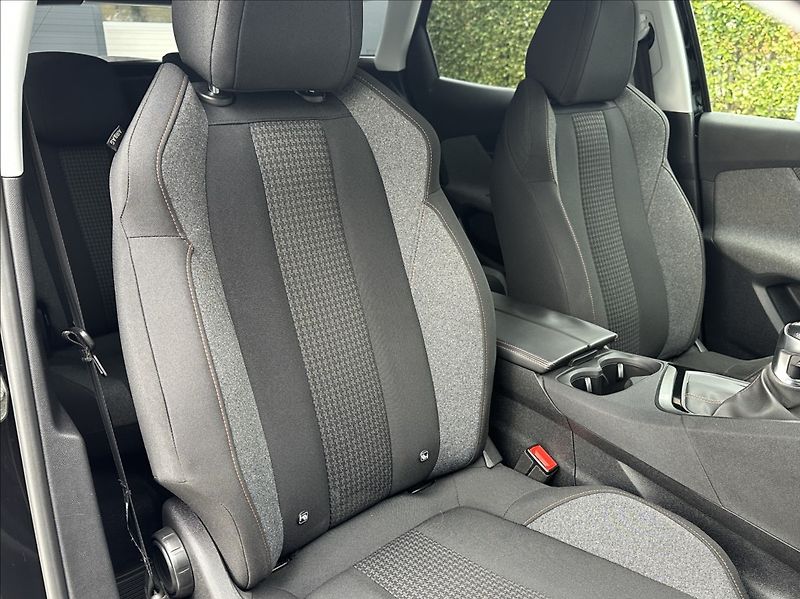 Peugeot 3008 1,5 BlueHDI 130PS  Active - fotka 17 z 55