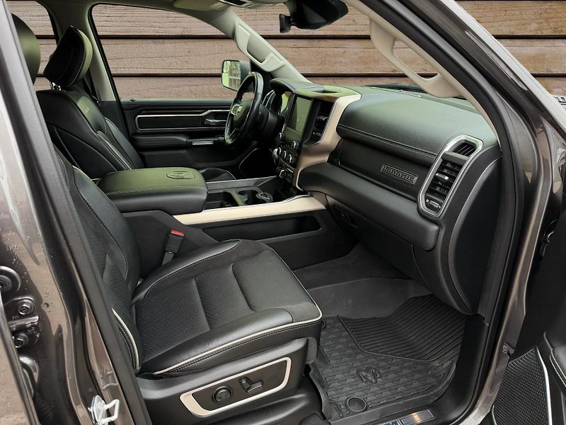 Dodge RAM (2022) +LARAMIE+VZDUCH+OFFROAD PAKET+ - fotka 9 z 23