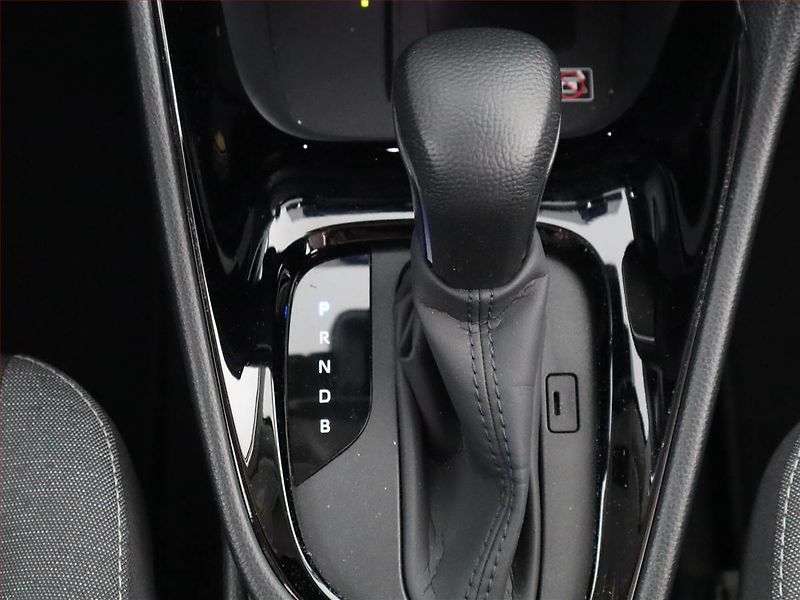 Toyota Yaris (2025) Style 1.5 VVT-i Hybrid - fotka 13 z 26