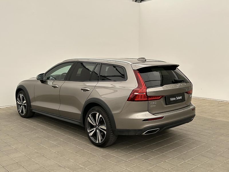 Volvo V60 2.0  B4 4x4 Cross Country PRO - fotka 4 z 25