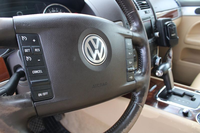 Volkswagen Touareg (2007) 2.5 TDI R5 PRUŽINY XENONY KŮŽE - fotka 15 z 19