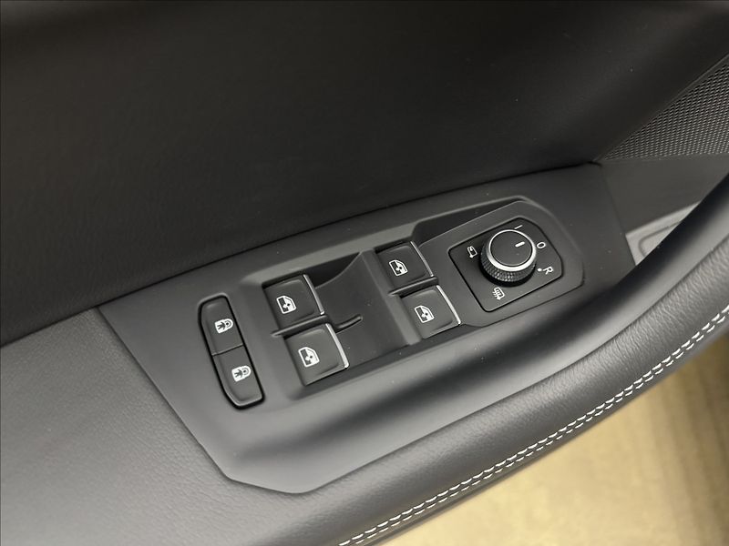 Volkswagen Touareg 3,0 HUD MASÁŽ NZTOP ČR ZÁRUKA - fotka 39 z 54