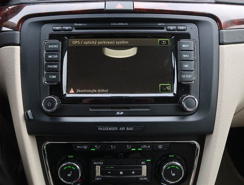 Škoda Superb (2011) 2.0 TDI, Automat, Xenony - fotka 16 z 18