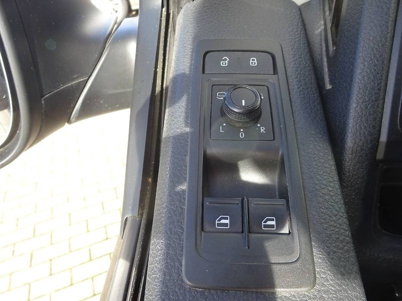Volkswagen Multivan (2016) 2,0TDi /110kW KR 4 Motion DSG - fotka 17 z 25