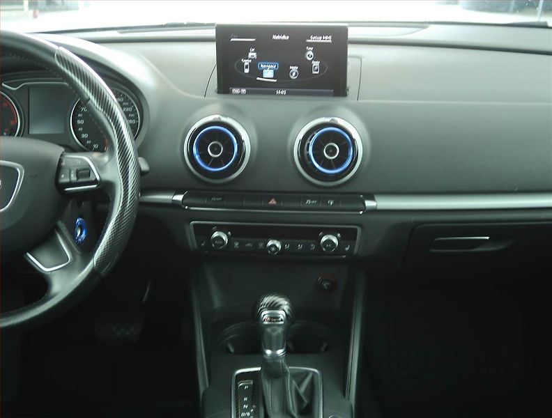 Audi A3 (2015) 1.6 TDI, Automat, Navi - fotka 12 z 17