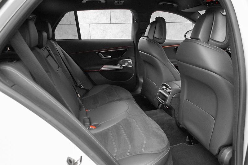 Mercedes-Benz Třídy E E 220d AMG*TAŽNÉ*ZÁRUKA*ČR 1.M - fotka 14 z 42
