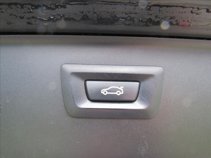 BMW Řada 5 3,0 d 530d xDrive - fotka 30 z 35