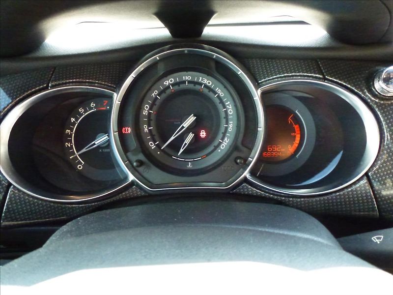 Citroën DS3 1,6 16V VTi THP SportChic - fotka 34 z 49