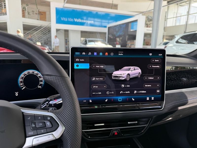 Volkswagen Passat (2024) R-line - fotka 13 z 22