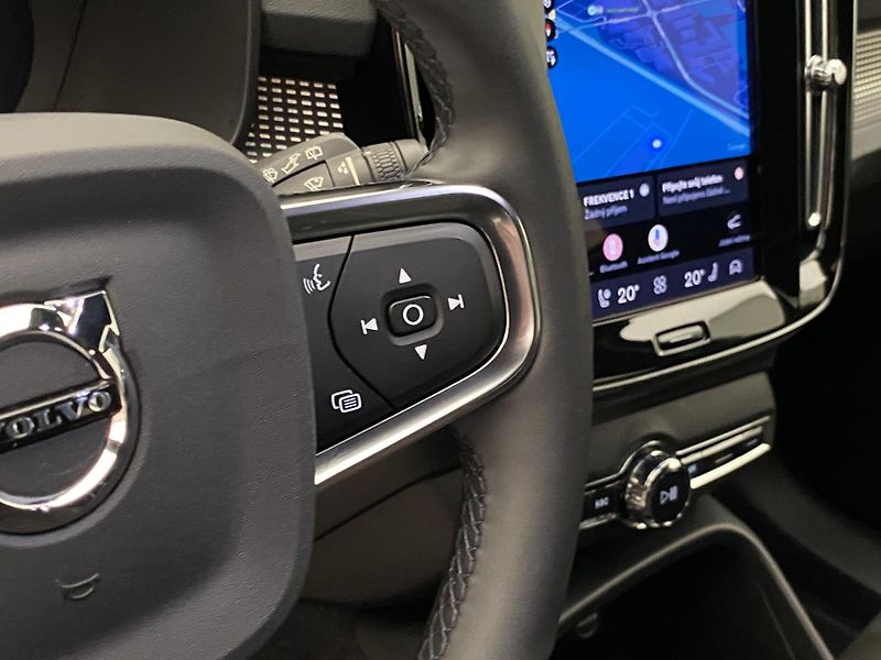 Volvo XC40 PURE ELECTRIC RECHARGE PLUS - fotka 20 z 51