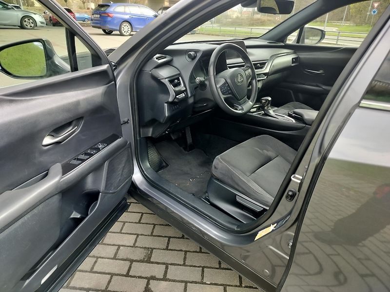 Lexus UX 250h BUSINESS edition,alcantara - fotka 9 z 24