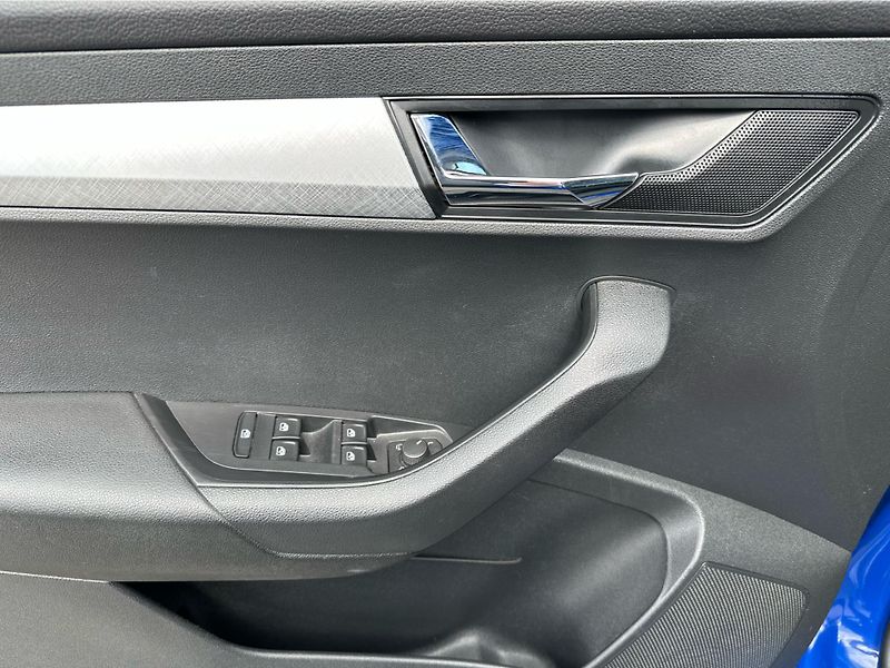 Škoda Karoq Ambiente  TDi 85/2.0 A7F - fotka 17 z 23
