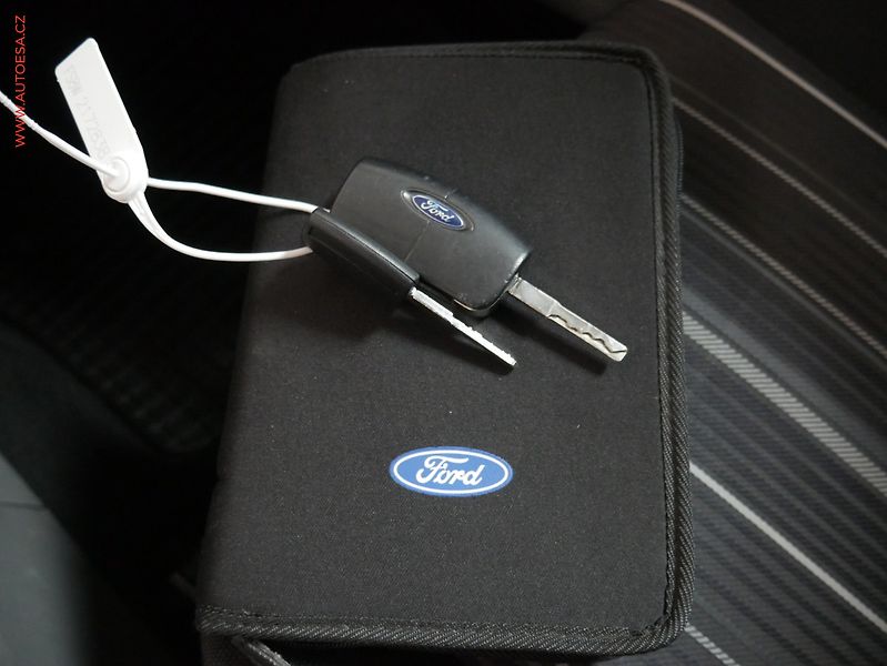 Ford Focus (2009) 1.6i, AC, park.čidla - fotka 17 z 17