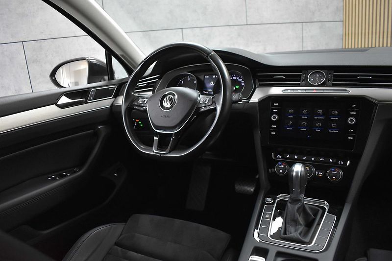 Volkswagen Passat 2.0 TDI 110*DSG*KAMERY360*ACC* - fotka 8 z 43