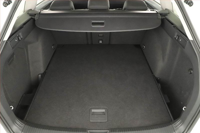 Volkswagen Golf (2022) Life 1.5 TSI - fotka 11 z 15