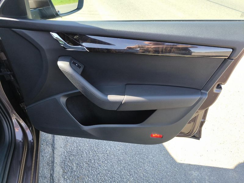 Škoda Octavia (2014) 1,6TDI DSG STYLE*VELKÝ SERVIS* - fotka 15 z 58