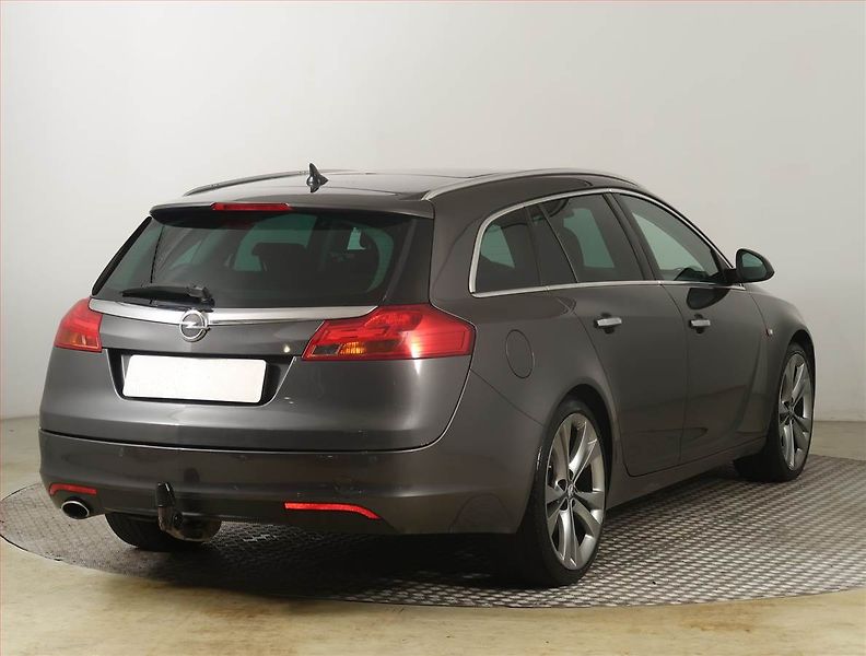 Opel Insignia (2010) 2.0 CDTI, Tažné, jezdí dobře - fotka 5 z 20