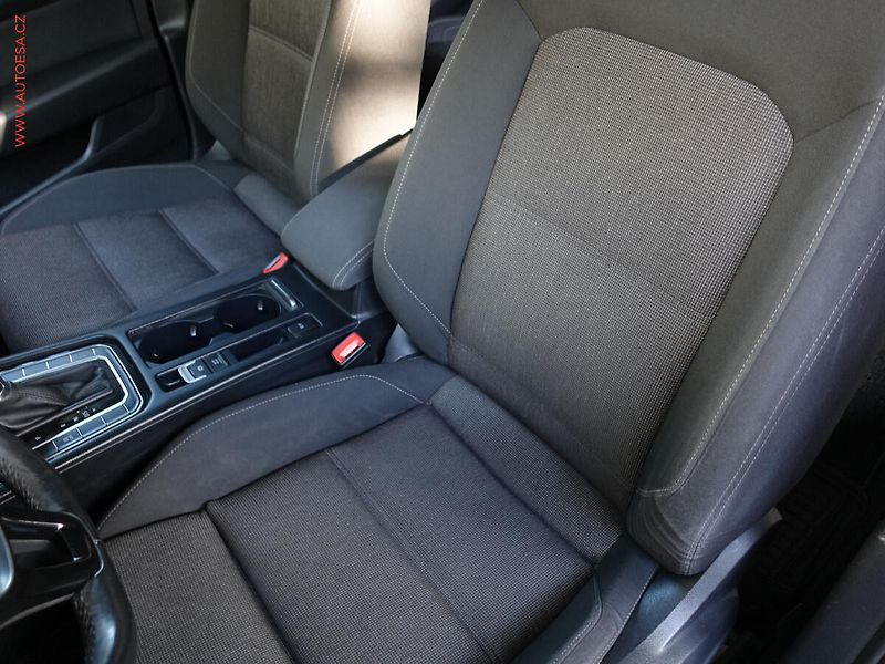 Volkswagen Passat (2015) 2.0 TDi, DSG, park.asist - fotka 9 z 21