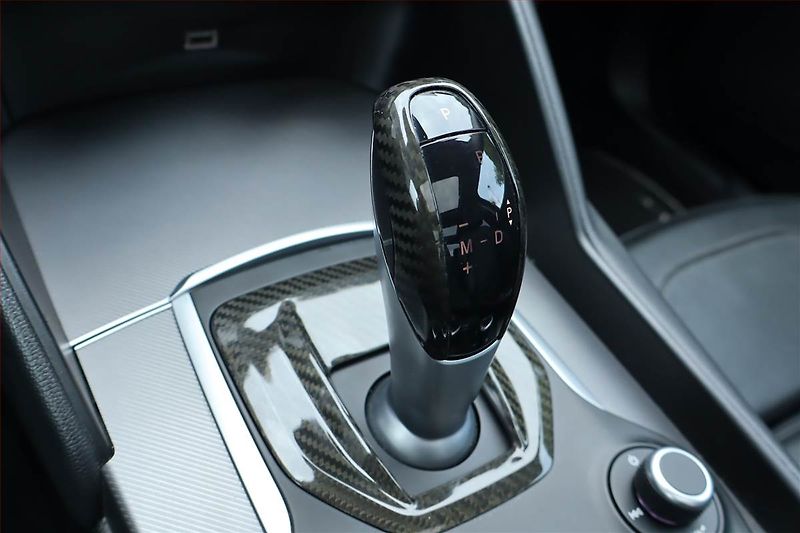 Alfa Romeo Giulia (2017) 2.0 Turbo - fotka 13 z 26