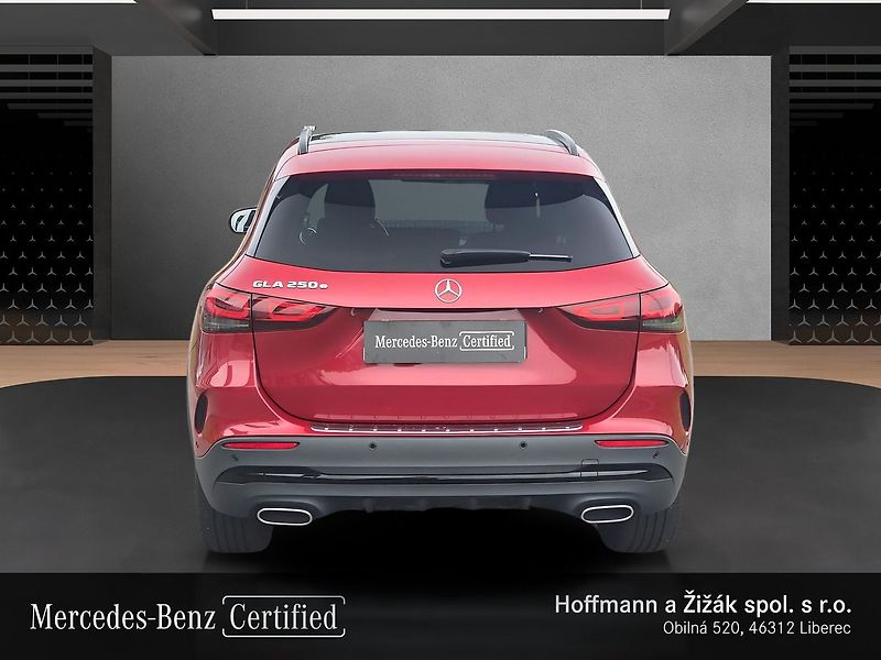 Mercedes-Benz GLA 250 e AMG s PLUG-IN HYBRIDNÍ T - fotka 6 z 25