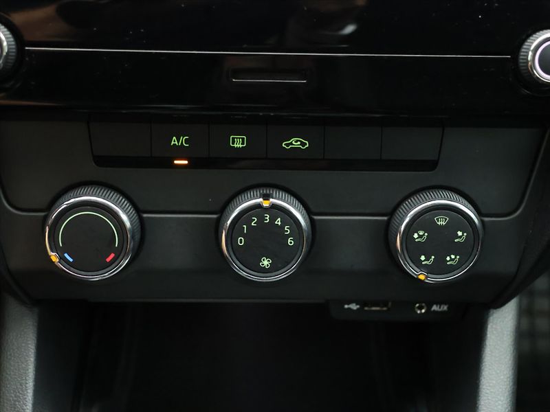 Škoda Octavia 1,6 TDI 85kW CZ Ambition DPH - fotka 21 z 30