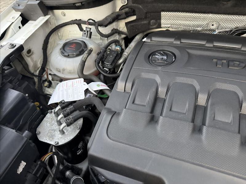 Škoda Karoq 1,6 TDI DSG / LED / záruka - fotka 32 z 34