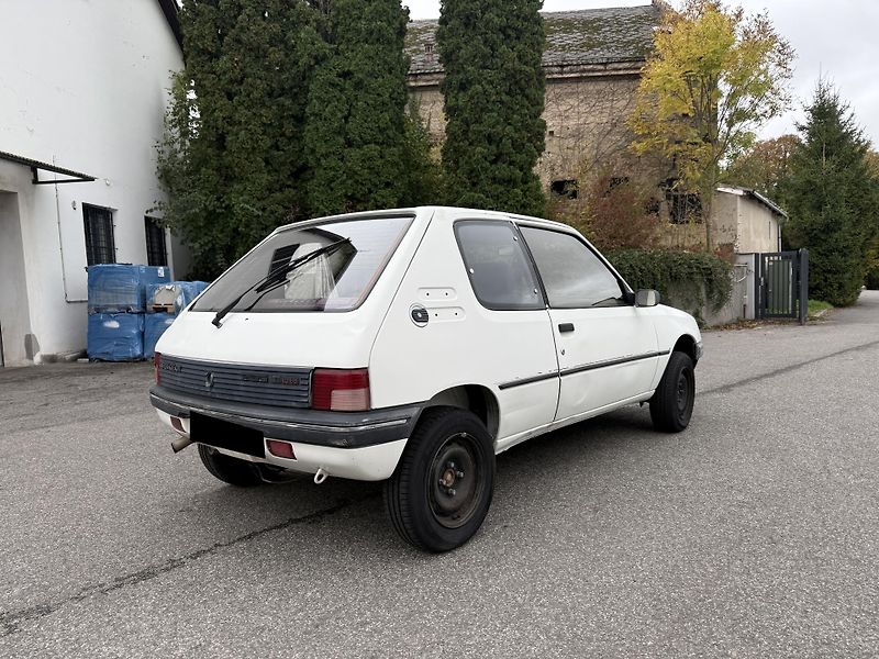 Peugeot 205 1.9 TD 51 kW - fotka 6 z 16