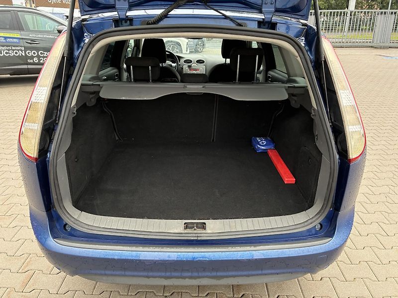 Ford Focus 1,6 TDCi-66kW,KOMBI,KLIMA,ALU - fotka 18 z 20
