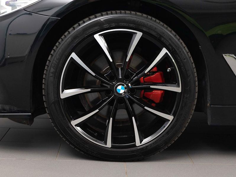 BMW Řada 5 520d xDrive - fotka 6 z 22