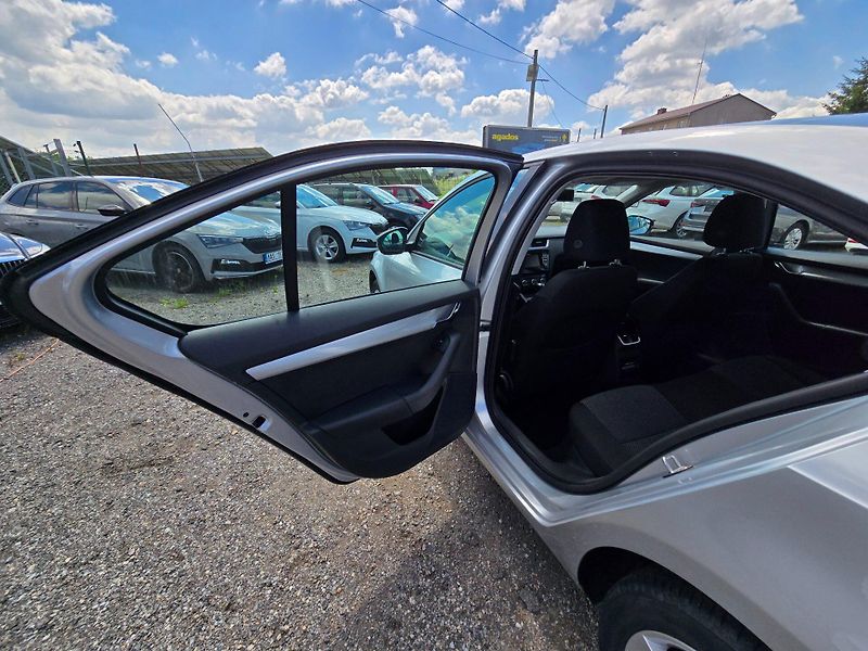 Škoda Octavia (2014) 1.6 TDi 77KW DSG Ambition - fotka 11 z 23