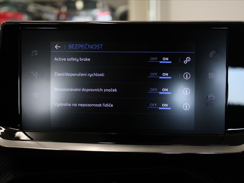 Peugeot 208 1,2 PTech 74kW AT 37tkm. - fotka 11 z 21