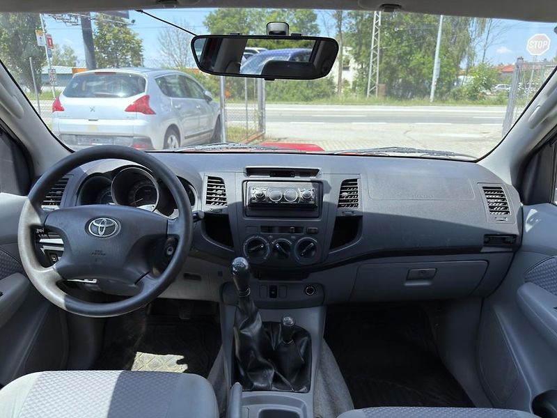 Toyota Hilux 2.5 D-4D 4x4 - fotka 8 z 14
