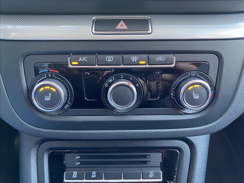 Volkswagen Sharan 2,0 TDI 103kW / DSG / VÝHŘEV - fotka 31 z 46