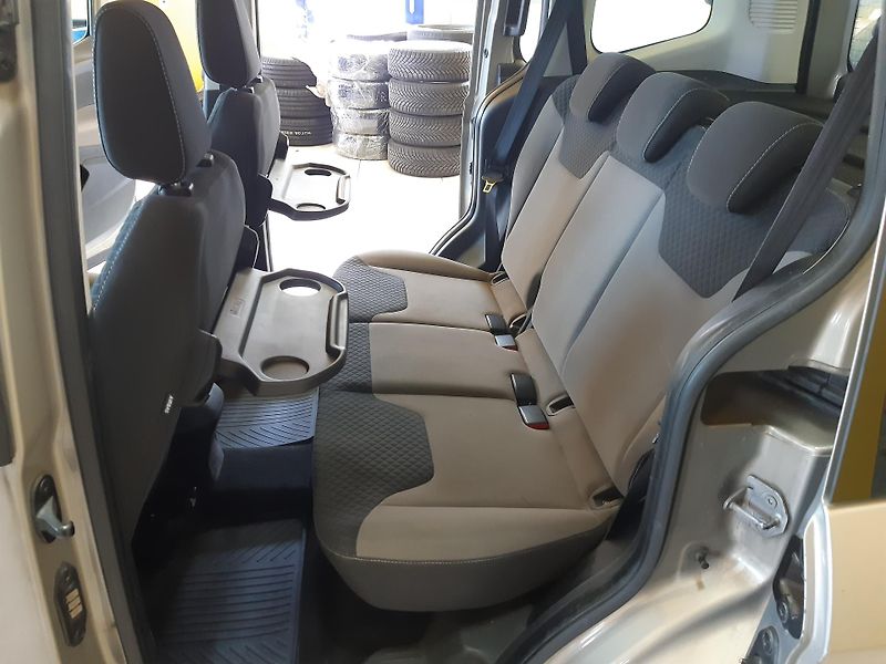 Ford Tourneo Courier 1.0 i DIGIKLIMA  - fotka 16 z 24