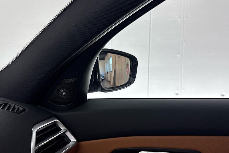 BMW Řada 3 řady 3 | 330d xDrive - fotka 17 z 24