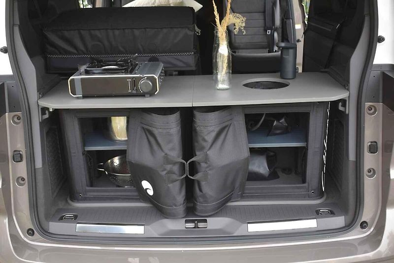 VW Califonia Beach připravená ke kempování.