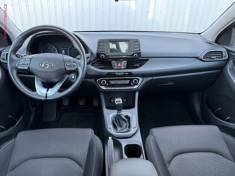 Hyundai i30 (2019) 1.6CRDi, ČR, AC, park.asist - fotka 8 z 16