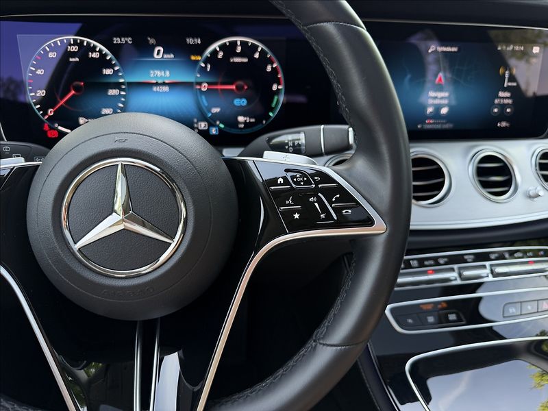 Mercedes-Benz Třídy E 300de 4Matic - fotka 14 z 34