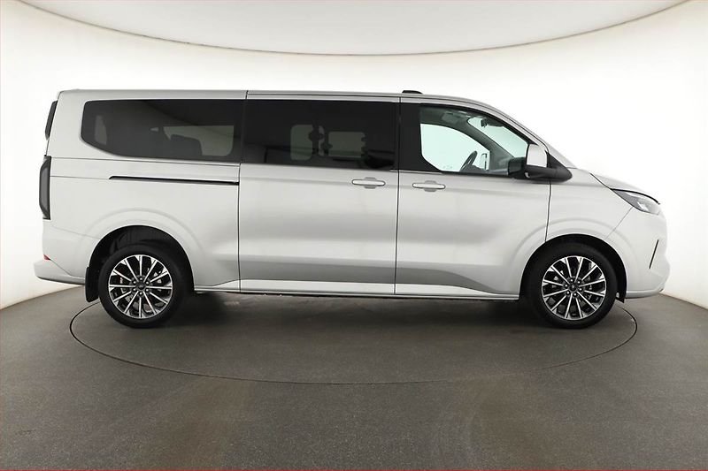 Ford Tourneo Custom (2025) 2.0 EcoBlue AWD - fotka 6 z 20