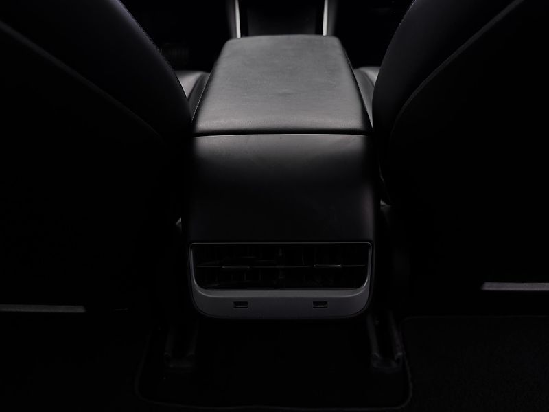 Tesla Model 3 LONG RANGE 4WD SOH 87% - fotka 28 z 65
