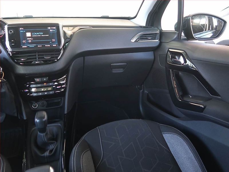 Peugeot 2008 (2019) 1.2 PureTech, Tempomat - fotka 8 z 15